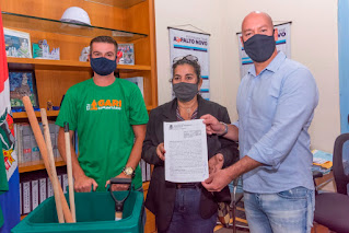 Gari comunitário Reginaldo Soares da Rocha com a presidente da Associação de Moradores, Amigos e Produtores Rurais do Brejal e Parque Boa União, Tania Cristina de Oliveira Vitó