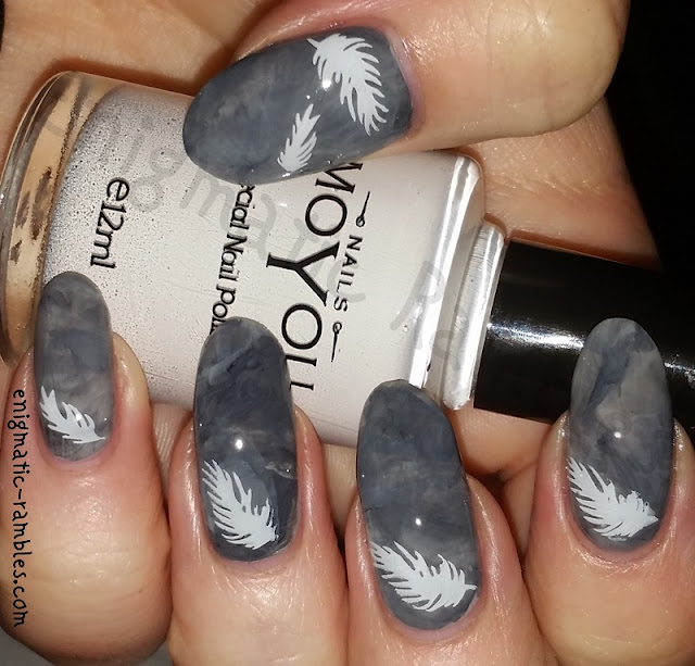 feather-marble-nails-nail-art