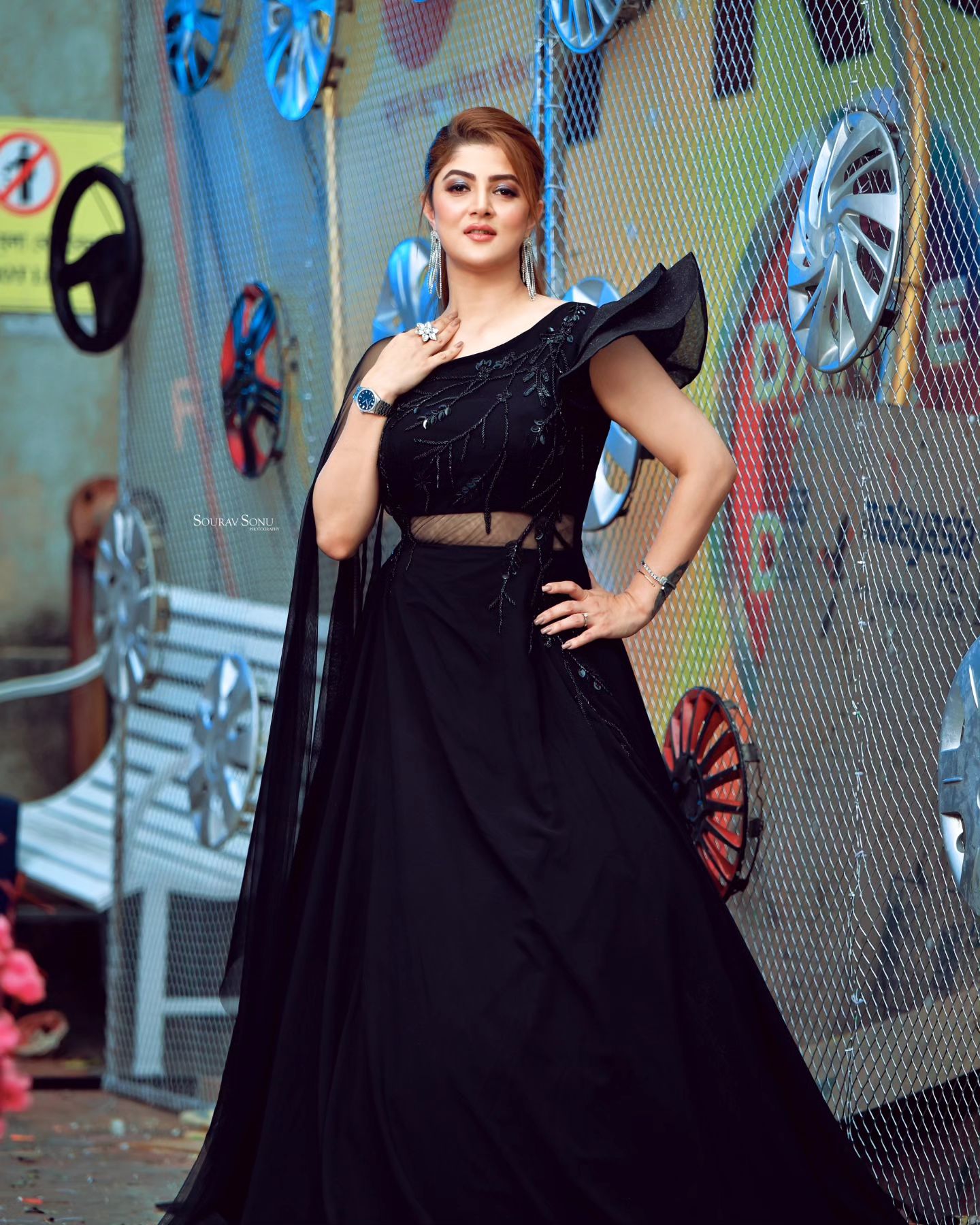 Srabanti-Chatterjee-shares-some-glam-and-stunning-photos-See-the-pictures-05-Bengalplanet.com