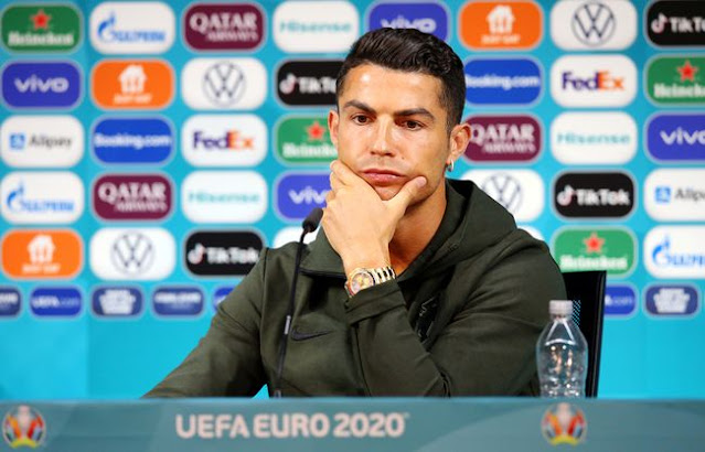 UEFA Minta Tim Euro 2020 Agar Hentikan Aksi Singkirkan Botol Sponsor.lelemuku.com.jpg