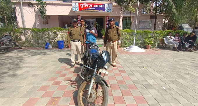 पुलिस अधीक्षक बड़वानी श्री पुनीत गेहलोद के निर्देशन में थाना सेंधवा शहर पुलिस द्वारा अवैध मादक पदार्थ गाँजा तस्कर को गिरफ्तार कर 02 किलोग्राम मादक पदार्थ गाँजा किमती 20,000 रु का जप्त कर गिरफ्तार किया गया । Police Superintendent Badwani Shri Punit Ghalod was arrested by the police station to be arrested by Rs 20,000, which was arrested for illegal drugs Ganga trafficking by the police station.