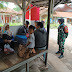 Berikan Arahan Kamtibmas, Babinsa Koramil 0607-08/Cikembar Komsos Bersama Tokoh Pemuda Wilayah Binaan