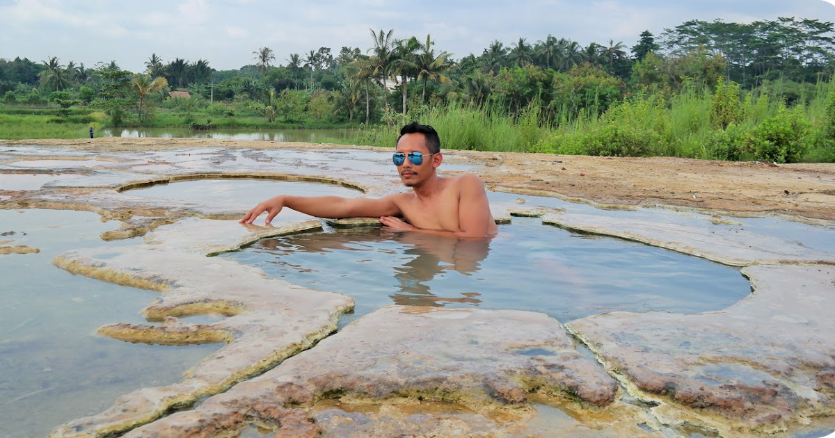 Perjalanan Tak Berujung: Berendam Air Panas Tengah Sawah Ciseeng