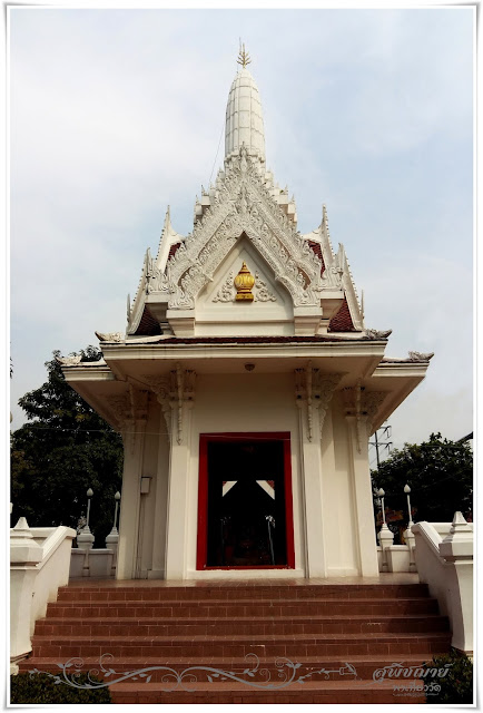 ศาลหลักเมืองจังหวัดนนทบุรี  (Nonthaburi City Pillar Shrine)