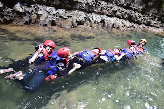 formasi kereta body rafting green canyon