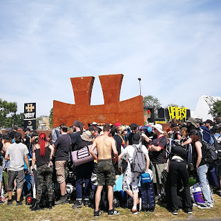 Los fans esperando para entrar en Hellfest