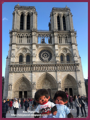 kiki monchhichi toyslife plushies paris param cathédrale notre-dame victor hugo le bossu