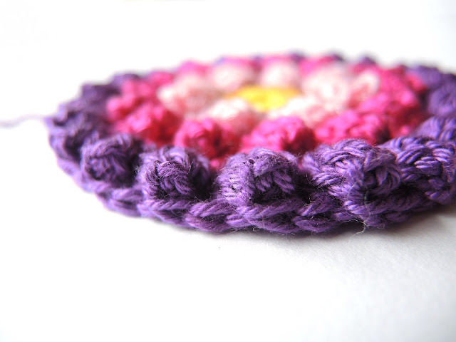 DIY -  gehaakte/crocheted 'color burst'-coaster