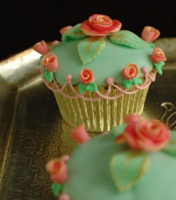 Cupcake Birthday Cakes on This One Is My Favorite      I Love How Detailed And Antique It Looks