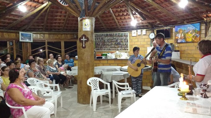 GRUPO DE FAMÍLIAS NOSSA SENHORA APARECIDA CELEBRA A SANTA MISSA