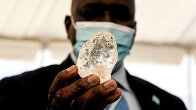Viên kim cương lớn thứ 3 thế giới ở Botswana nặng 1098 carats