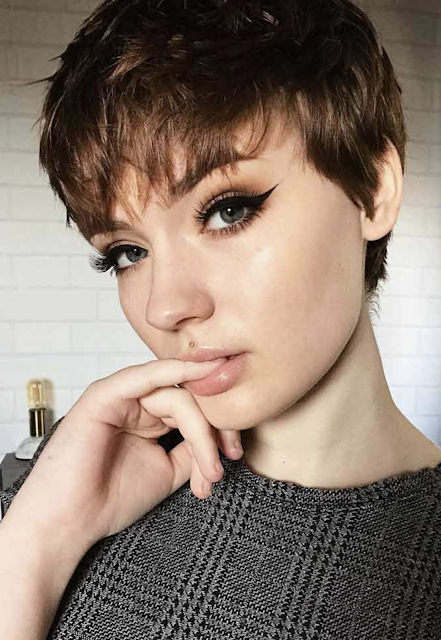 short hairstyles female 2019