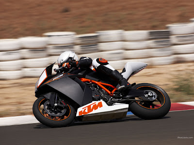 KTM RC8 on race pictures