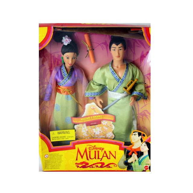 Coffret poupées mannequins Disney Mulan et Shang en costumes de cérémonie.