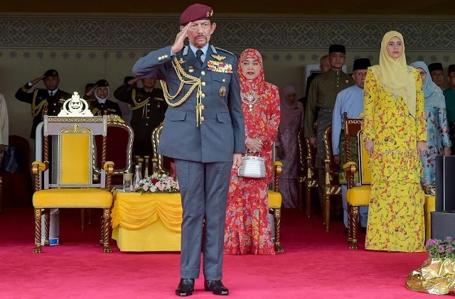 Sultan Hassanal Bolkiah, Queen Saleha, Princess Anak Sarah, Prince Abdul Mateen and Princess Anisha Rosnah