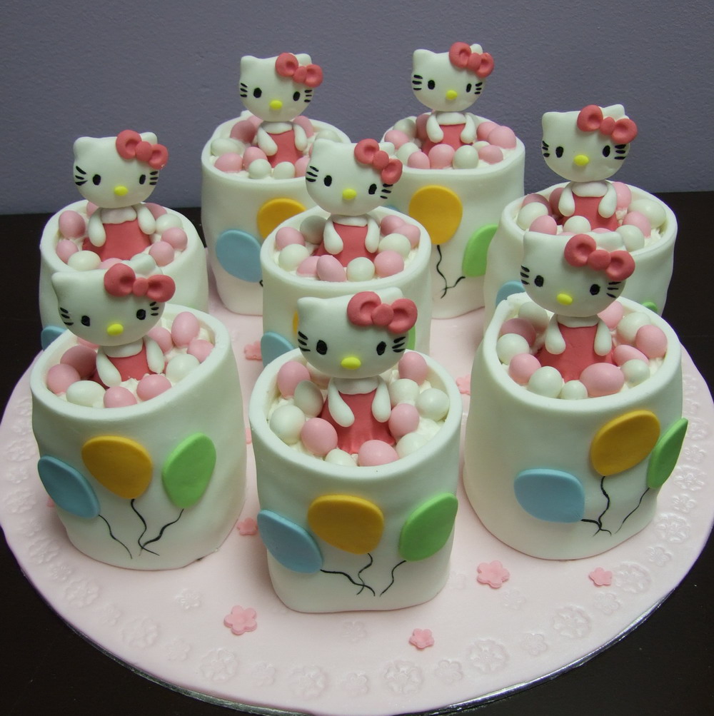 hello kitty cakes