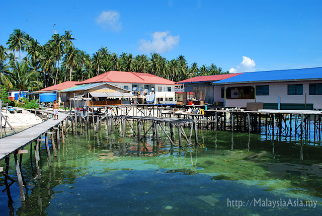 Scuba Diving Loge in Mabul