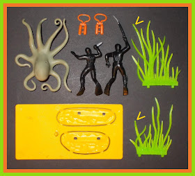 № 1091; № 1091 Divers; № 1091 Frogman & Octopus; Briatins № 1091; Britains 1091; Britains Frogman & Octopus; Britains Herald; Britains Mini Sets; Britains Minisets; Diver Figures; Diver Figurines; Frogman & Octopus; Mini Set № 1091; Mini Set Frogman & Octopus; Octopus; Sea Monster; Small Scale World; smallscaleworld.blogspot.com; Vintage Plastic Figures; Vintage Toy Figures;