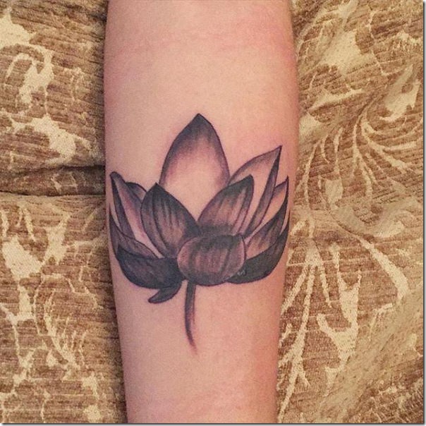 Tatuagens femininas de flor de lótus 