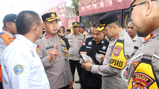 Polres Sumenep Lakukan Tes Urine Sopir Bus dan Bagikan Snack ke Penumpang