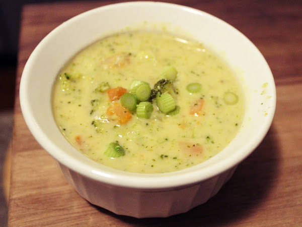 When comfort food cravings come a calling (Creamy Broccoli Cheese Soup)