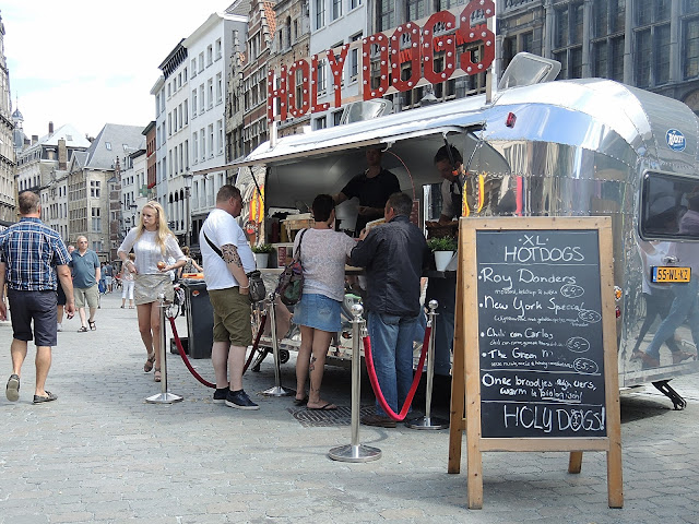 Antwerpen - de 'swan market' in Antwerpen