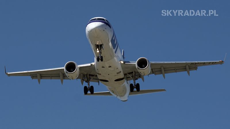 Embraer 175