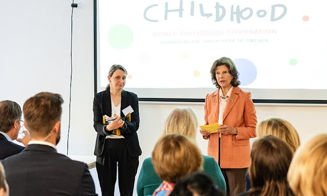 Queen Silvia wore a coral pink blazer. The Queen wore a green tweed blazer by Chanel. Minister Camilla Waltersson Grönvall