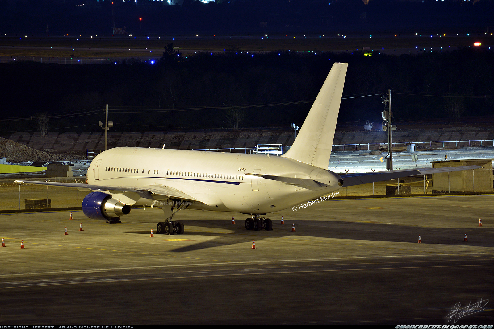 Grupo É MAIS QUE VOAR | Private (Aeronexus) | ZS-DJI | Boeing 767-200ER