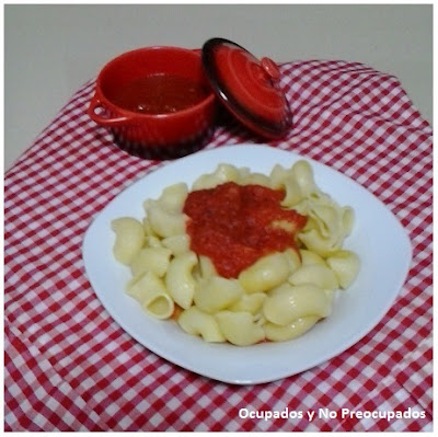Pasta con salsa tomate napolitana