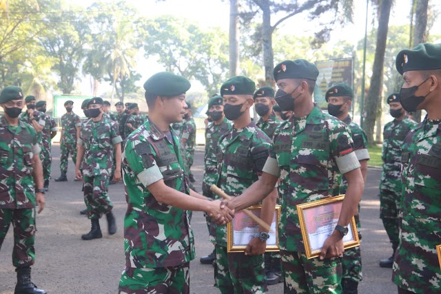 Prajurit Raider 300/Bjw Raih Prajurit Terbaik Latihan di Kopassus