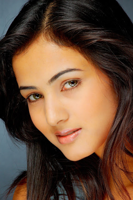 Sonal Chauhan Hd Wallpapers