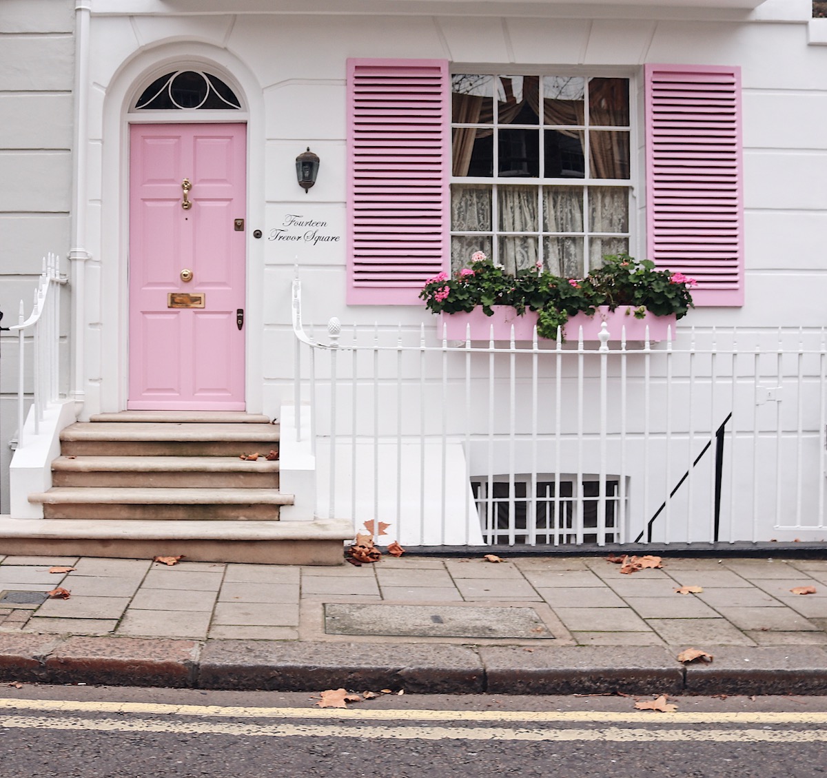 London Travel Guide Must Sees Tour Wochenende Trip rosa Tür rosa Haus Hotspots schönste Plätze Spots für Instagram Bilder Fotos tolle Restaurants