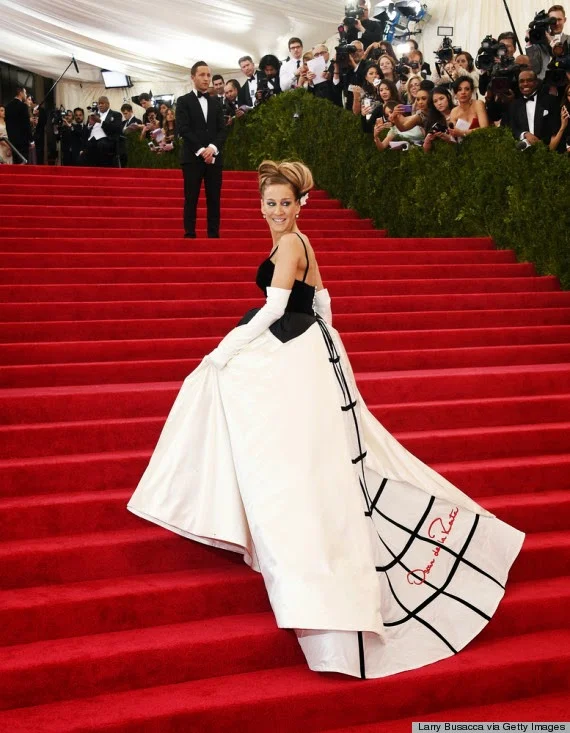 Sarah Jessica Parker wears Oscar de la Renta to the 2014 Met Gala