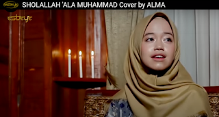 Lirik Lagu Shallallahu 'Ala Muhammad (صَلَّى اللهُ عَلَى مُحَمَّد) - versi Alma Esbeye (Arab, Latin & Terjemahan)