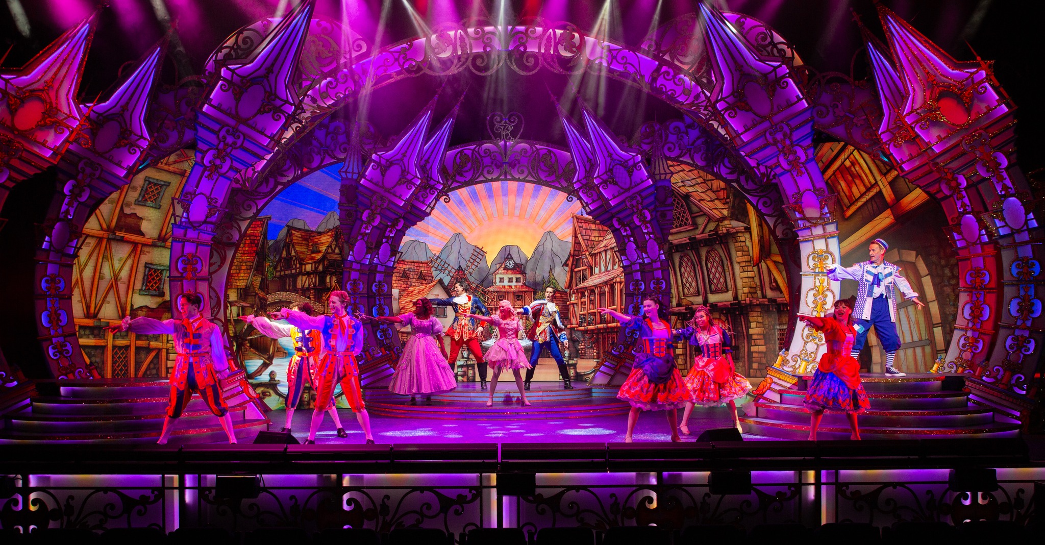 REVIEW: Cinderella at the Wycombe Swan Theatre 