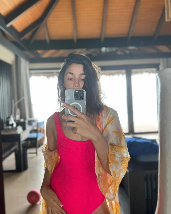 alia bhatt pink swimsuit selfie hot actress