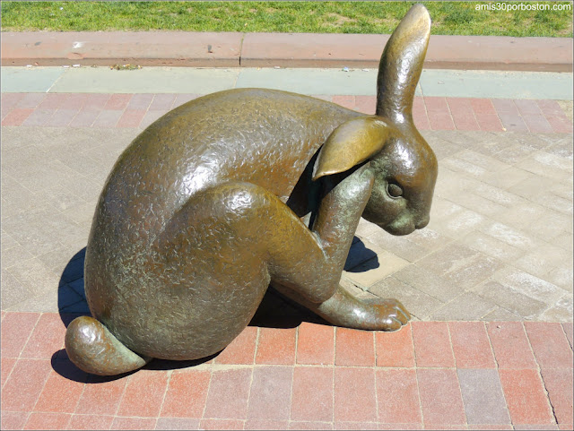 Escultura de la Liebre en Copley Square, Boston