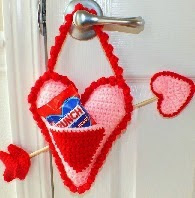 http://www.craftsy.com/pattern/crocheting/home-decor/free-crochet-heart-pattern/130721