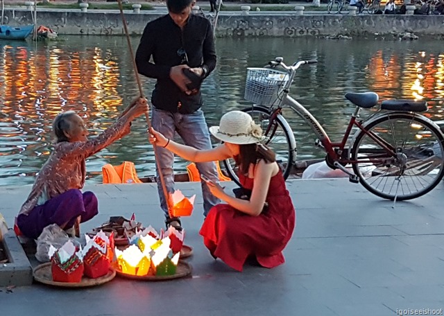 Old ladies also sells these floating candles to tourists who could release them from the banks of the rivers using long poles with a carrier