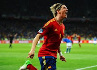 Fernando torres meraih sepatu emain euro 2012