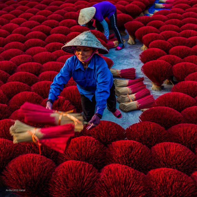 Nụ cười trong lao động