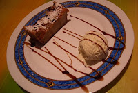 Clafoutis de albaricoque y helado de vainilla