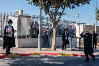 Desrespeitando restrições, ultraortodoxos reabrem escolas