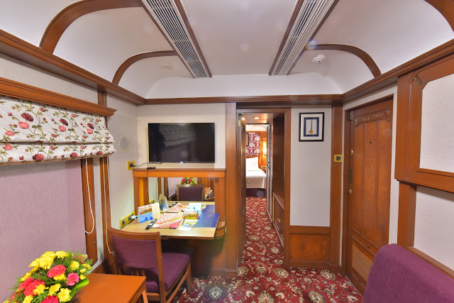 Wallpaper of Presidential Suite of Deccan Odyssey