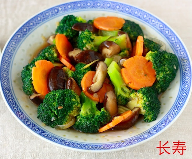 Stir-Fried Broccoli and Mushroom