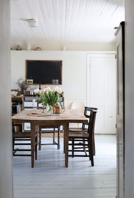 Minimal and soulful farmhouse style kitchen with slow living vibe - found on Hello Lovely Studio