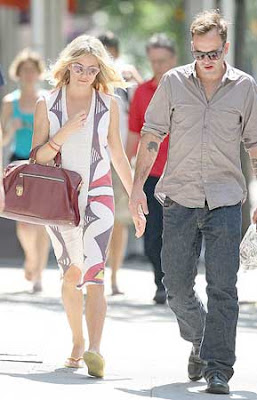 Sienna Miller and Jonny Lee Miller