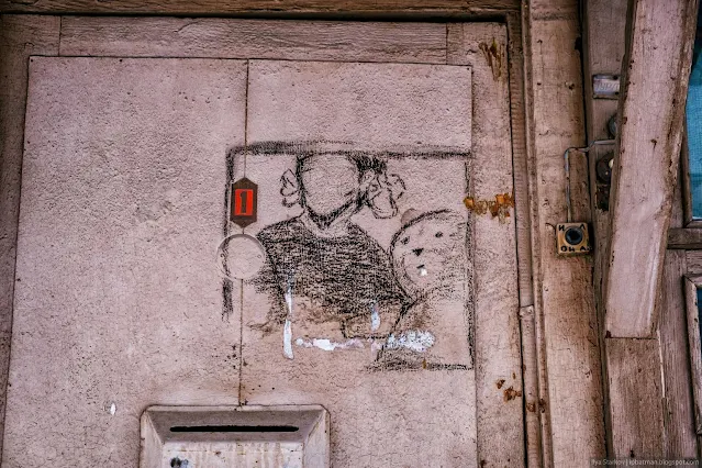 Рисунок на двери