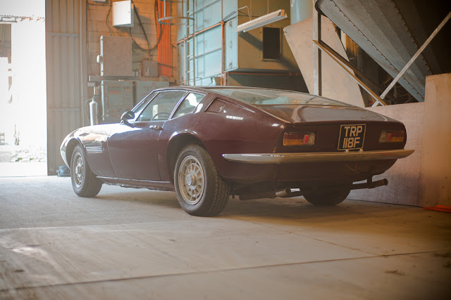 Tre quarti posteriore della Maserati Ghibli del 1968 ritrovata in un capannone in UK